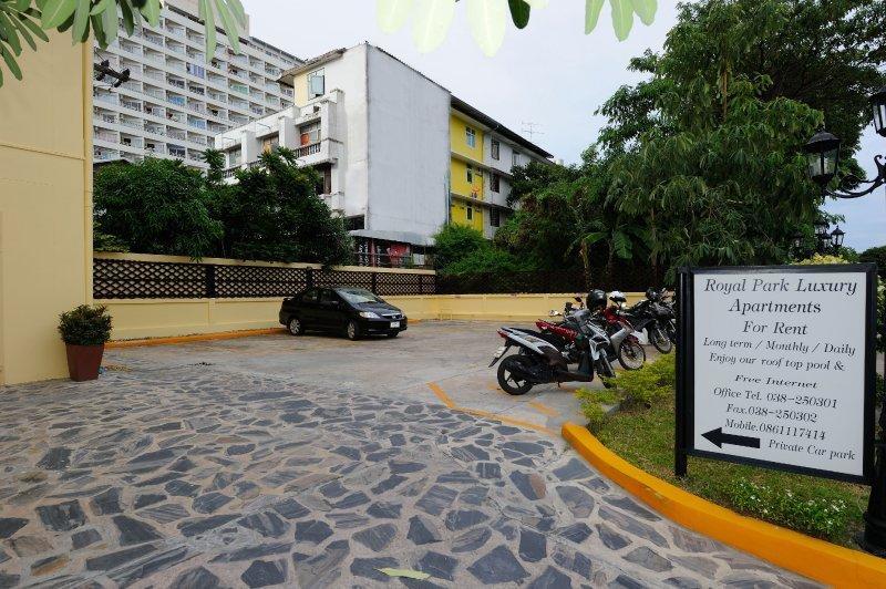 Royal Park Apartments Jomtien Beach Eksteriør billede