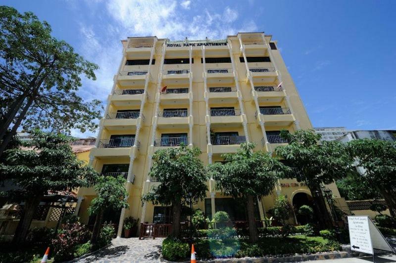 Royal Park Apartments Jomtien Beach Eksteriør billede